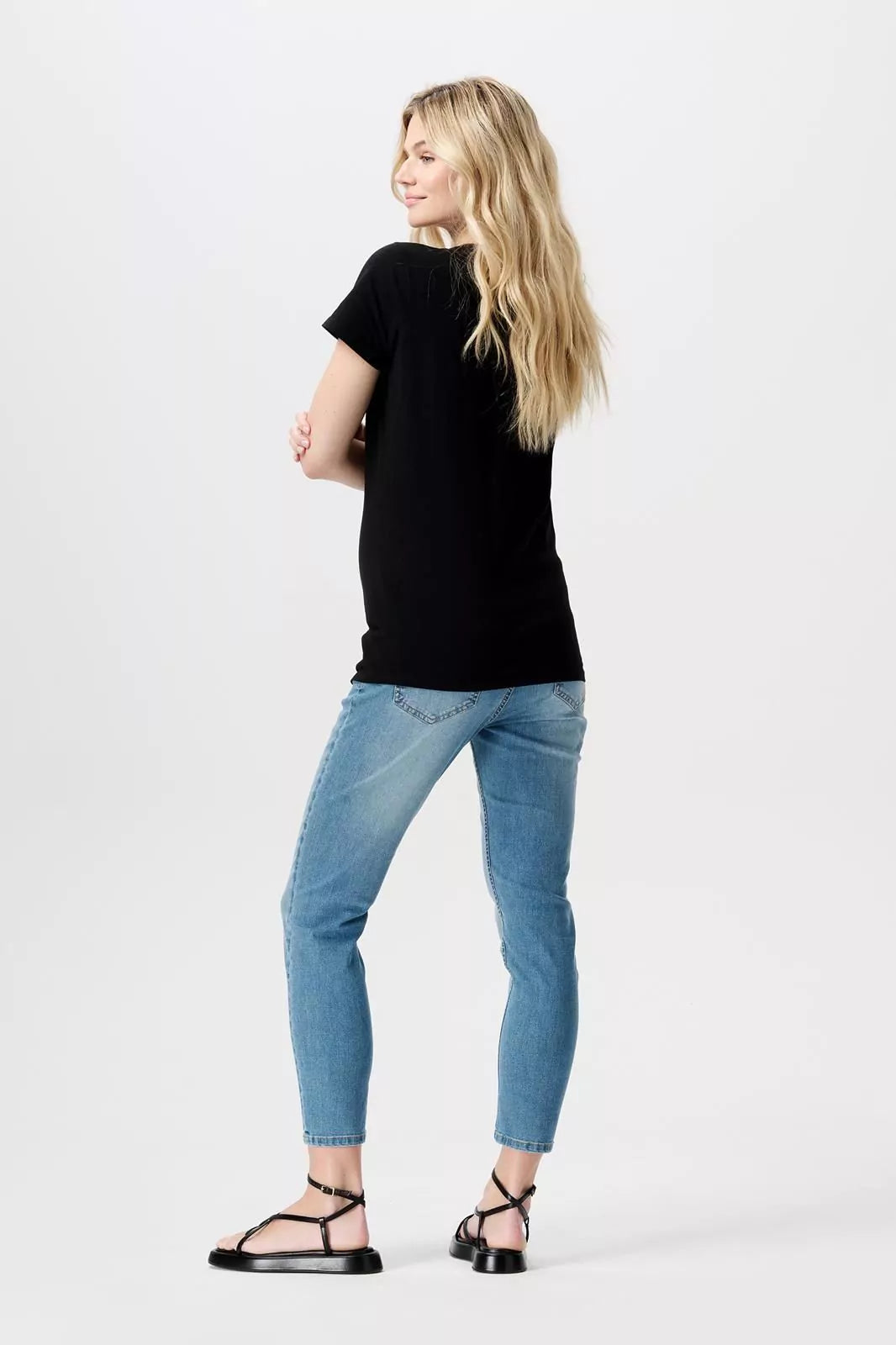 Kaat V Neck Tee