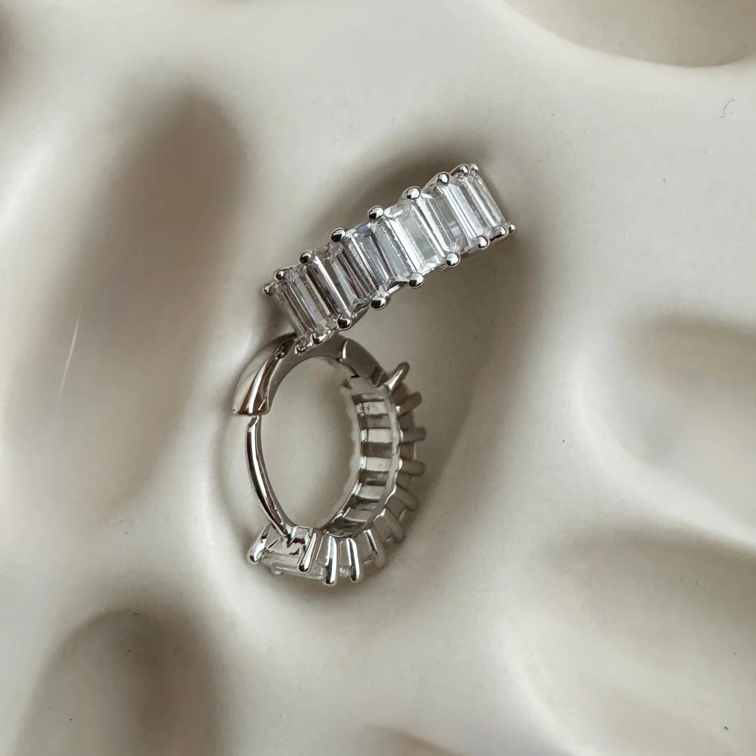 Liya Rectangle Stones Huggies