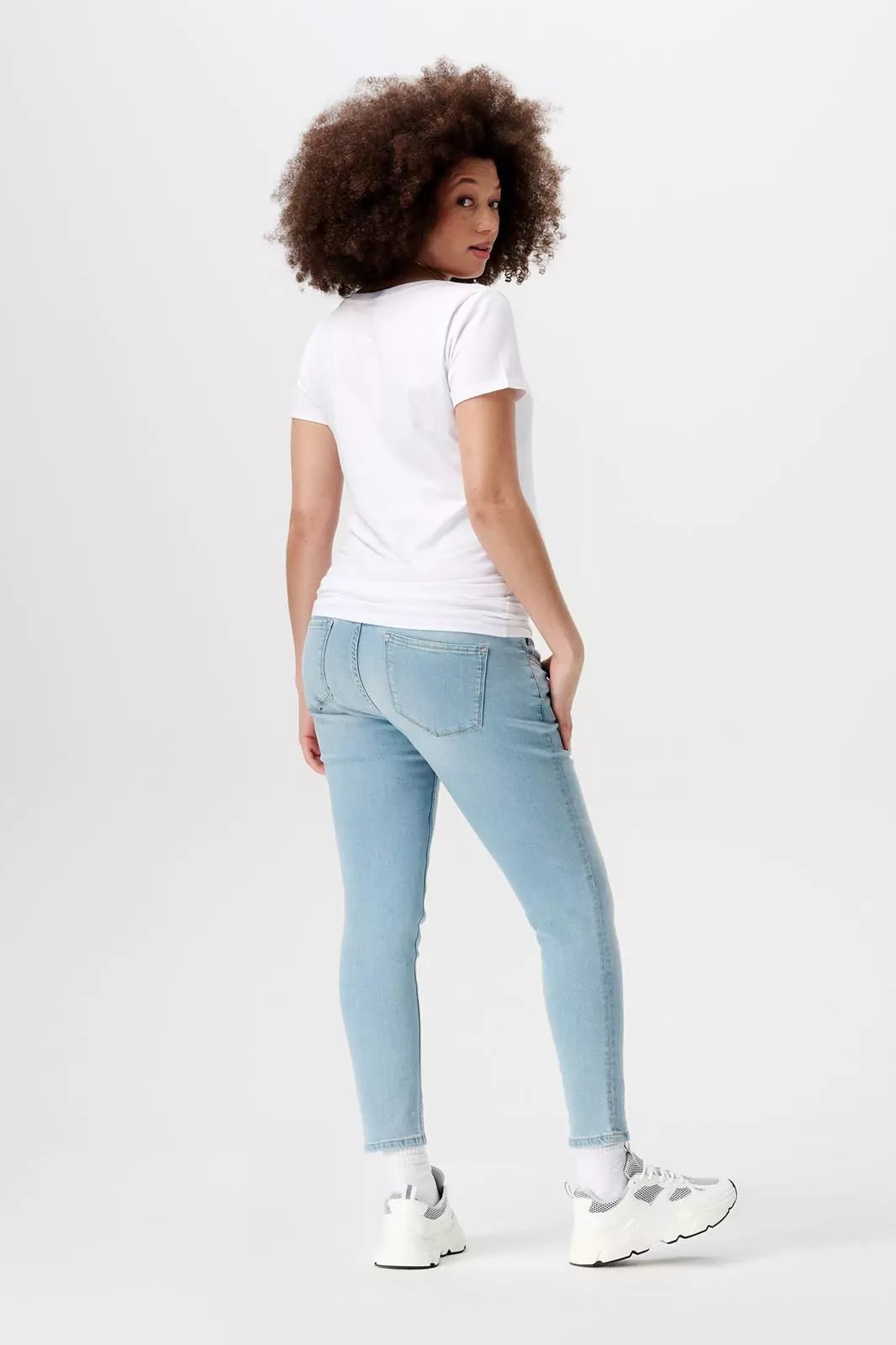 Kaat V Neck Tee